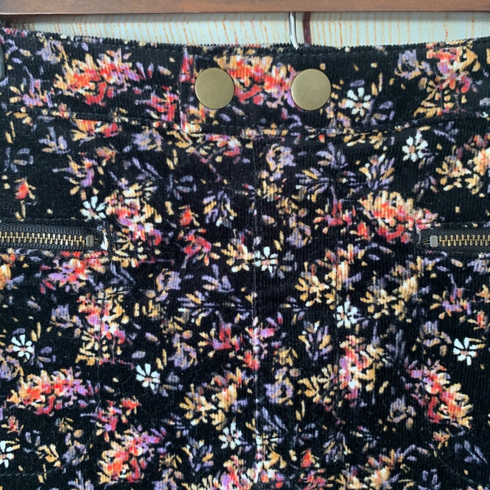 Mossimo Black Floral Mini Skirt Size 2 Business Casual - Picture 4 of 6